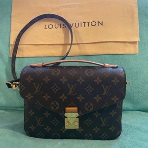 100% Authentic Louis Vuitton Pochette Metis Mono